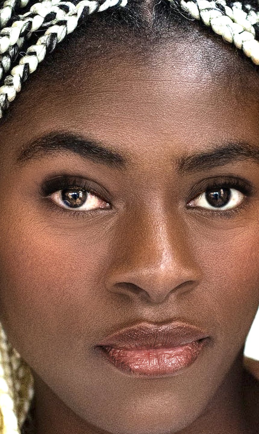 Deep skin tone, whitening off, with the Winged liner look