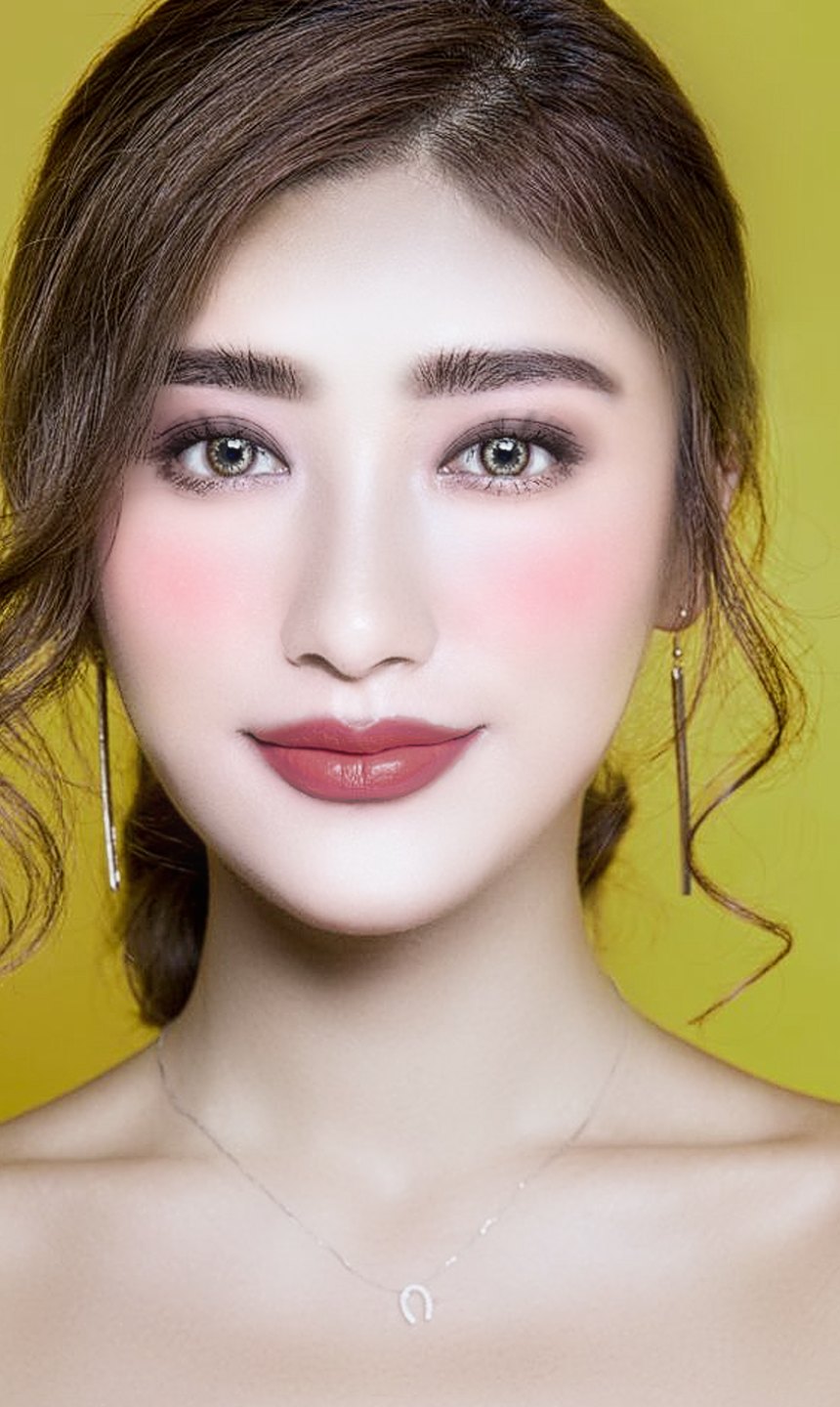 Already wearing makeup, with the Pink frost look